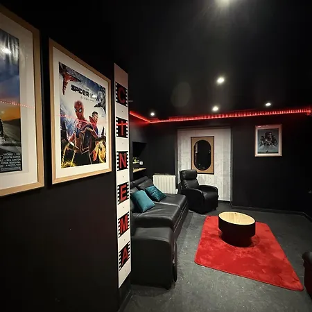 80 B - Sebastopol Cinema アパート *