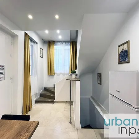 80 B - Sebastopol Cinema Apartment